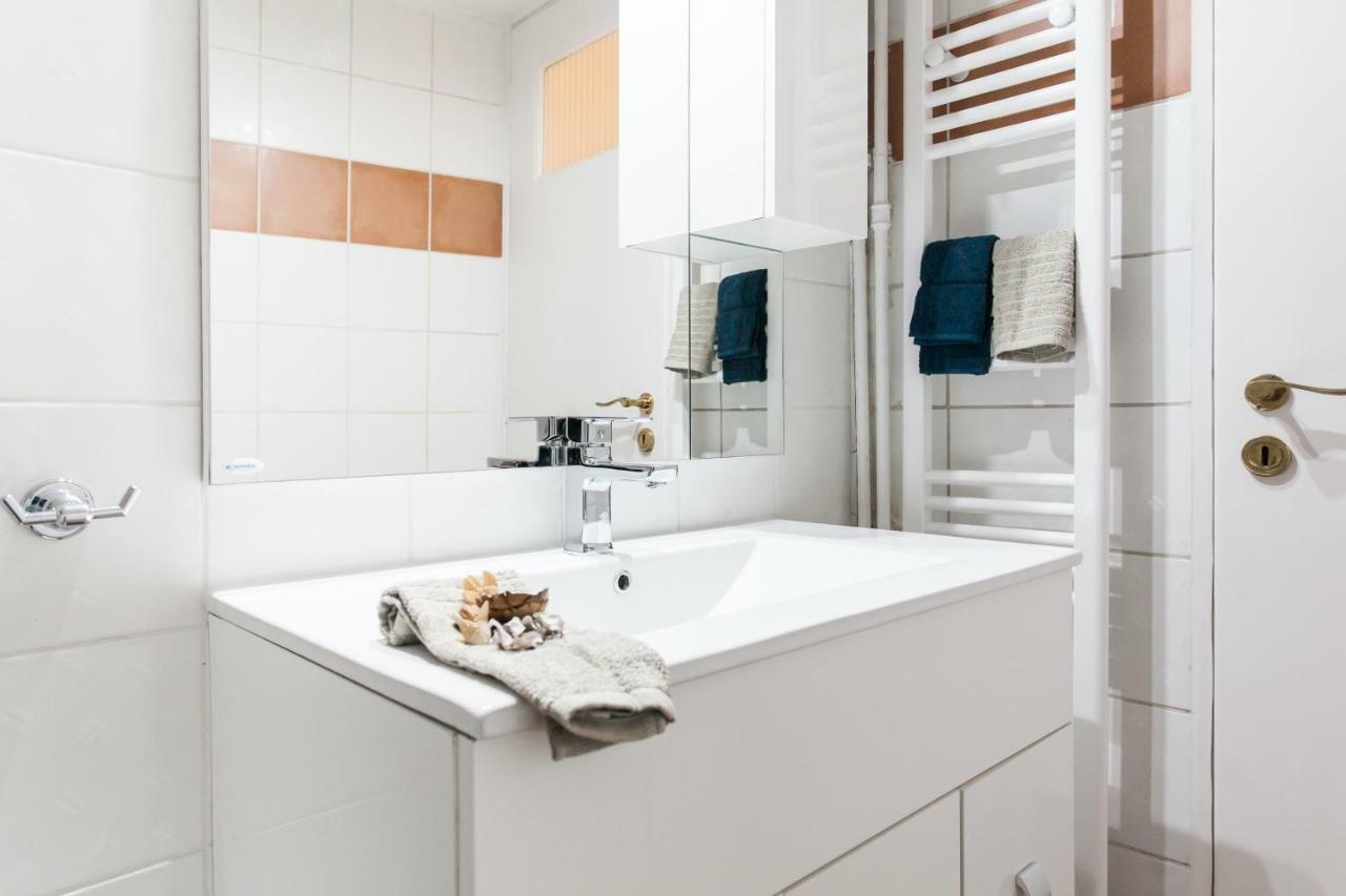 Classy And Stylish Private Apartment At Acropolis Museum Metro Station Athena Bagian luar foto